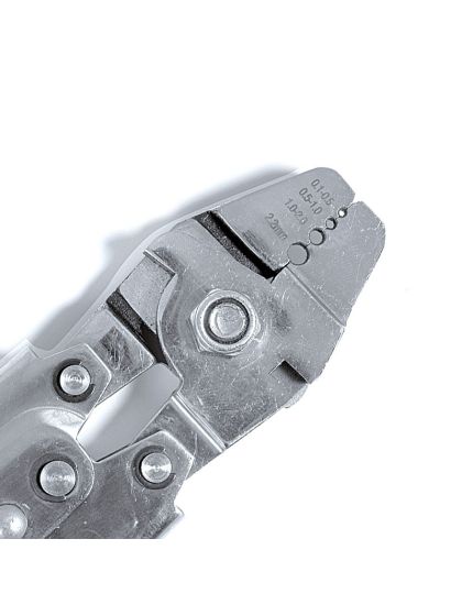 Pinza per impiombature terminali